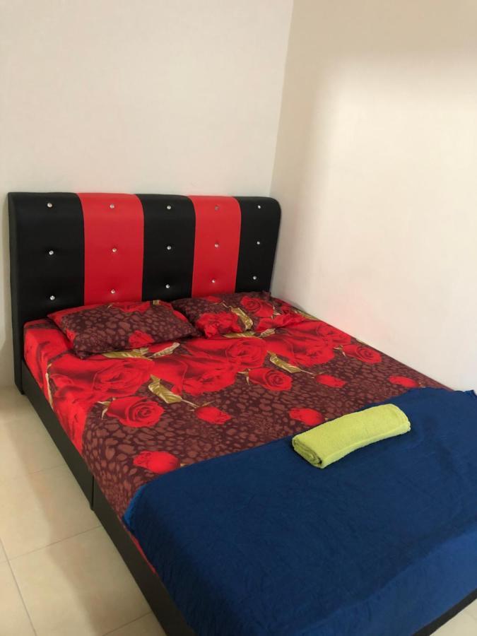 Hasnifana Homestay Сери Искандар Екстериор снимка