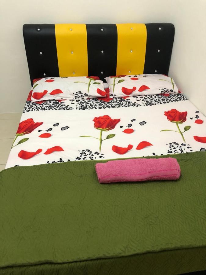 Hasnifana Homestay Сери Искандар Екстериор снимка